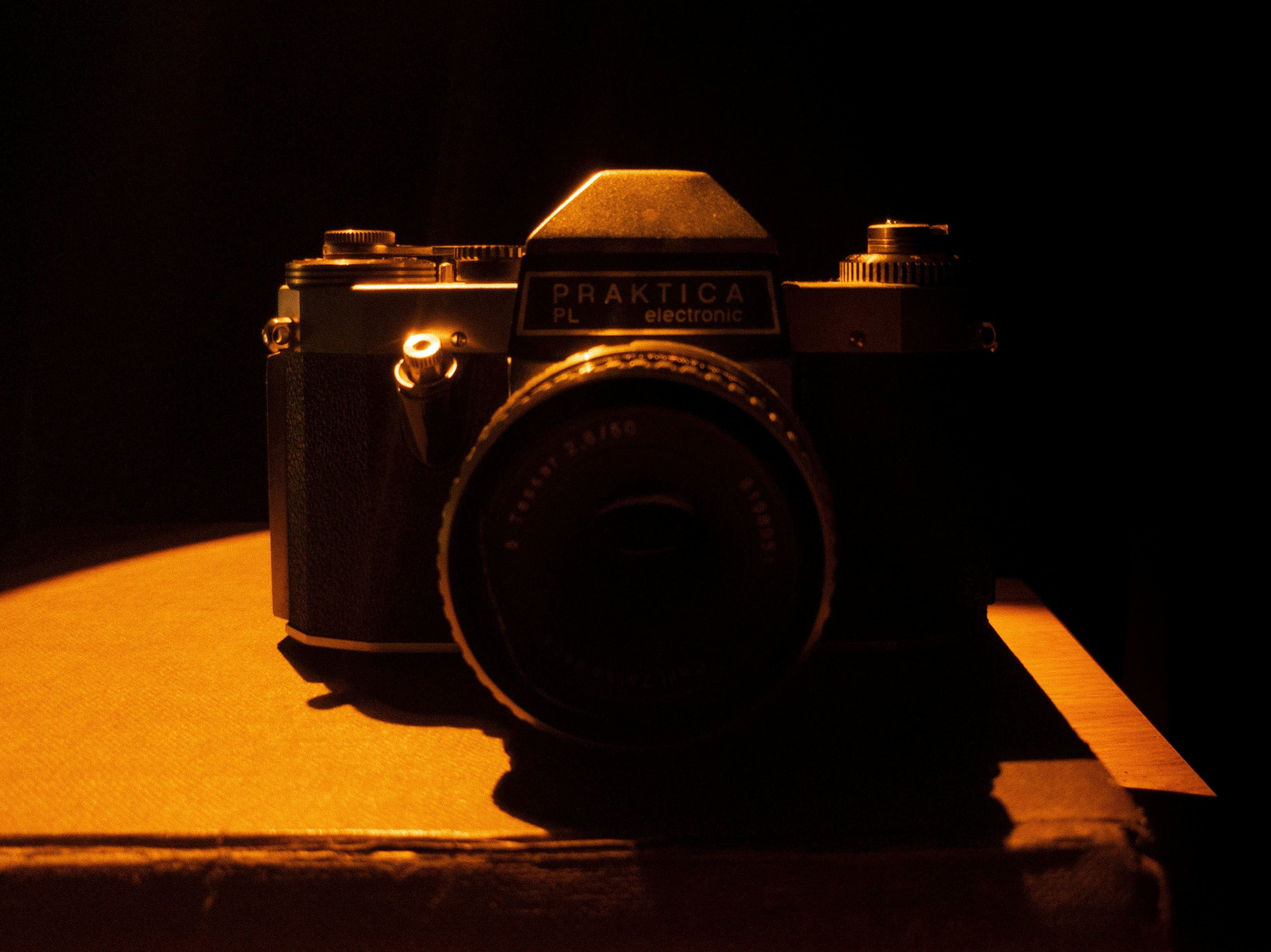 ARTISTA VISUAL Y FOTÓGRAFO